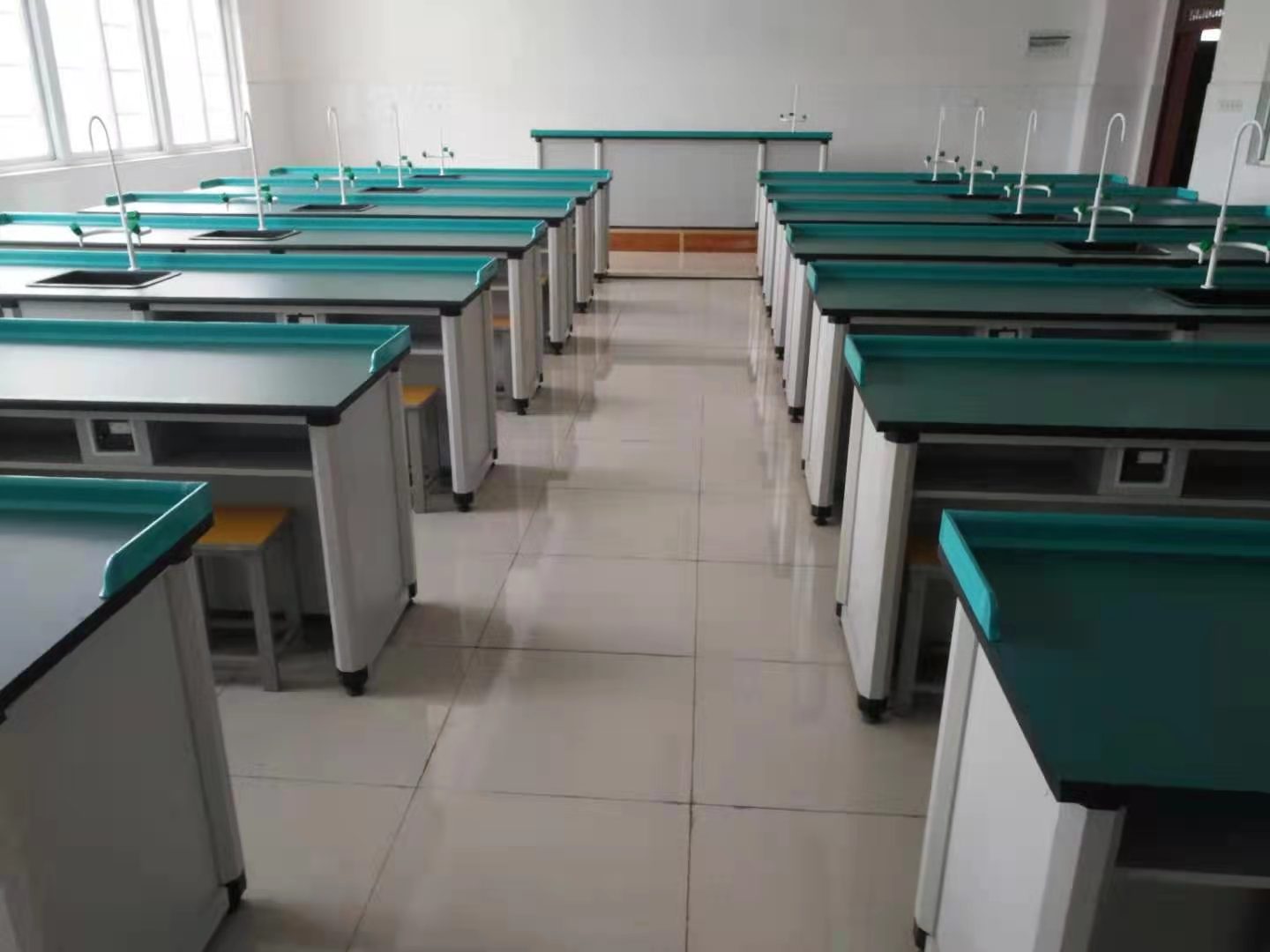 初高（gāo）中理化生普通（tōng）實驗室